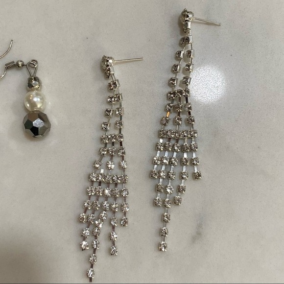 Lot of 6 Pairs of Bling Studded Dangle Earrings - Picture 3 of 5